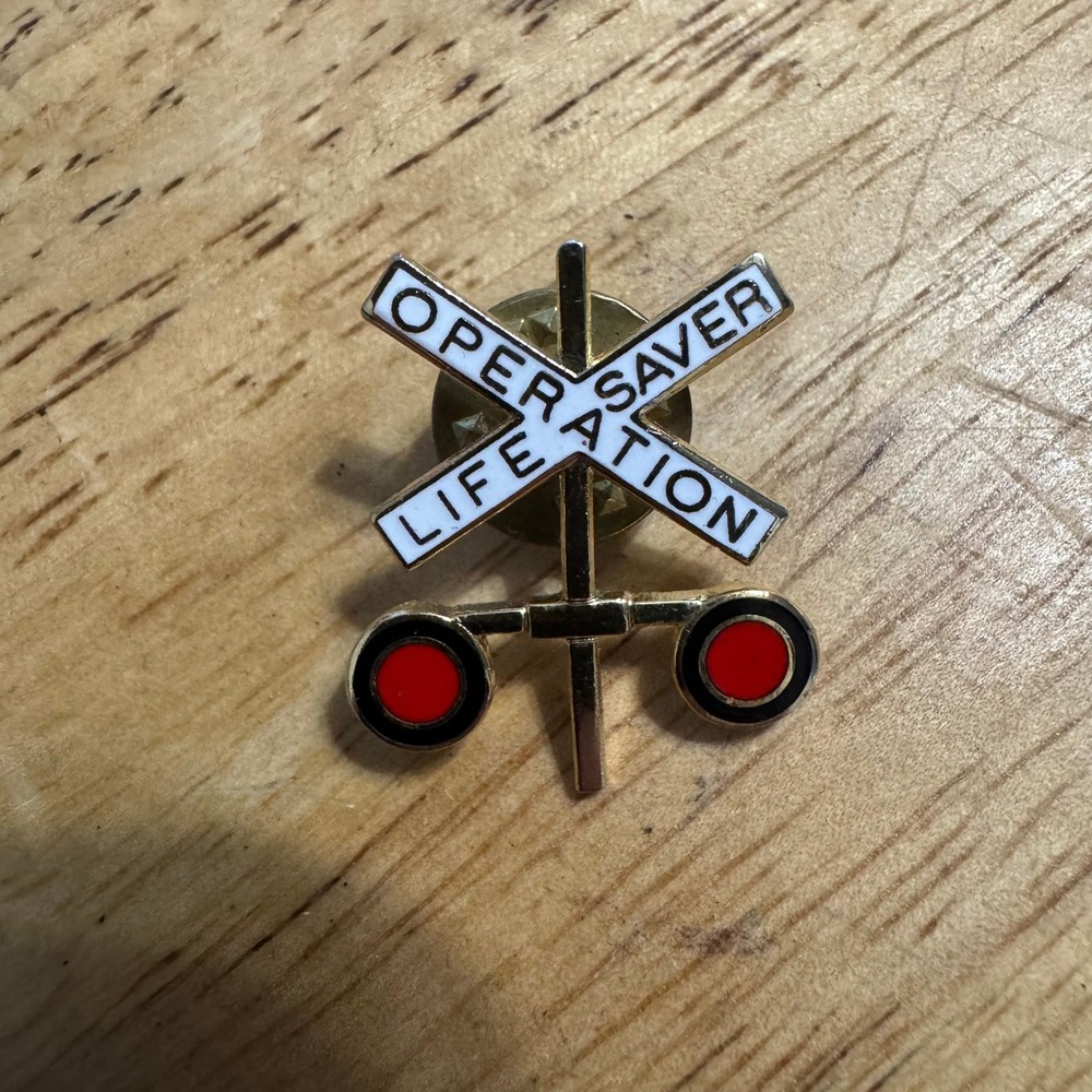 Operation Lifesaver Railroad Crossing Signal Enamel Lapel Pin‎ Gold Tone Train